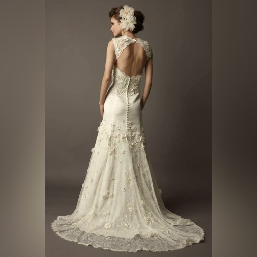 Watters Wtoo Vanessa Wedding Gown . Size 4 (street size 2 PETITE) w/ underskirt